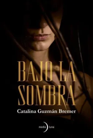 BAJO LA SOMBRA